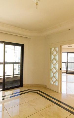 Apartamento à venda com 257m², 4 quartos e 6 vagas Apartamento à venda com 257m², 4 quartos e 6 vagasSala de Jantar