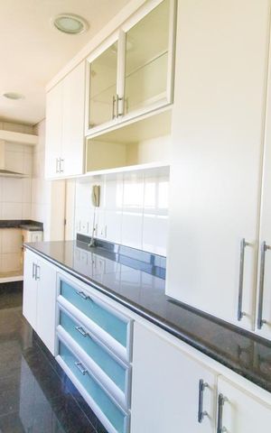 Apartamento à venda com 257m², 4 quartos e 6 vagas Apartamento à venda com 257m², 4 quartos e 6 vagasCozinha
