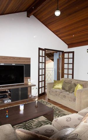 Casa para alugar com 318m², 5 quartos e 8 vagasSala