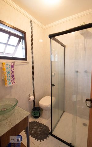 Casa para alugar com 318m², 5 quartos e 8 vagasBanheiro
