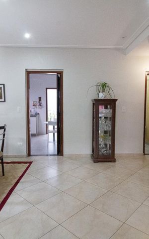 Casa para alugar com 318m², 5 quartos e 8 vagasSala