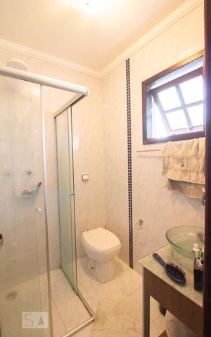 Casa para alugar com 318m², 5 quartos e 8 vagasBanheiro