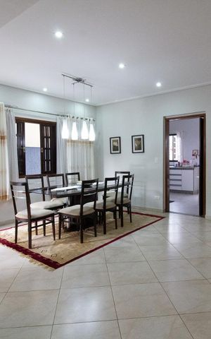 Casa para alugar com 318m², 5 quartos e 8 vagasSala