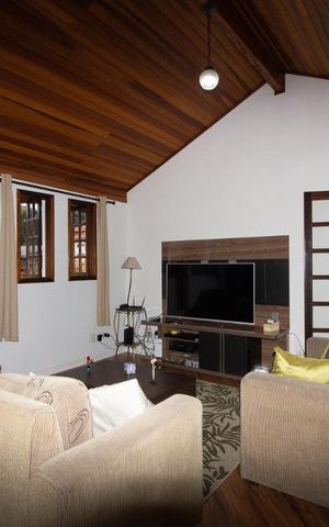 Casa para alugar com 318m², 5 quartos e 8 vagasSala