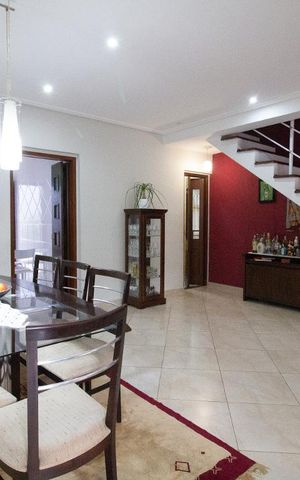 Casa para alugar com 318m², 5 quartos e 8 vagasSala