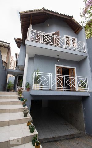 Casa para alugar com 318m², 5 quartos e 8 vagasFachada