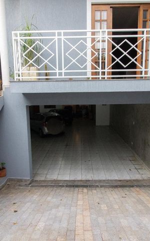 Casa para alugar com 318m², 5 quartos e 8 vagasFachada