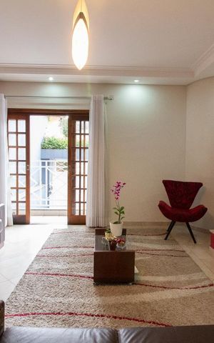 Casa para alugar com 318m², 5 quartos e 8 vagasSala