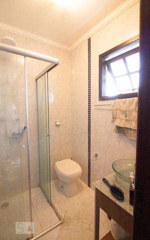 Casa para alugar com 318m², 5 quartos e 8 vagasBanheiro