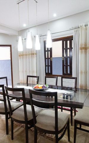 Casa para alugar com 318m², 5 quartos e 8 vagasSala