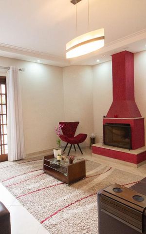 Casa para alugar com 318m², 5 quartos e 8 vagasSala