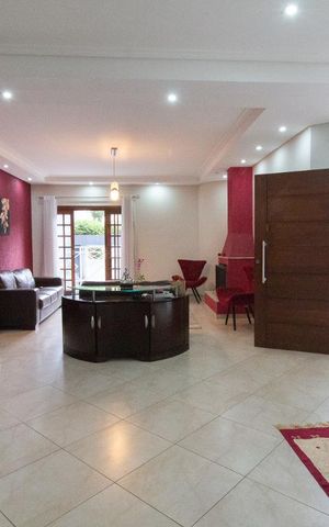 Casa para alugar com 318m², 5 quartos e 8 vagasSala