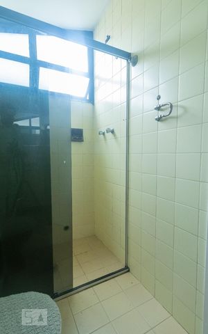 Casa à venda com 190m², 3 quartos e 4 vagas Casa à venda com 190m², 3 quartos e 4 vagasBanheiro da Suíte