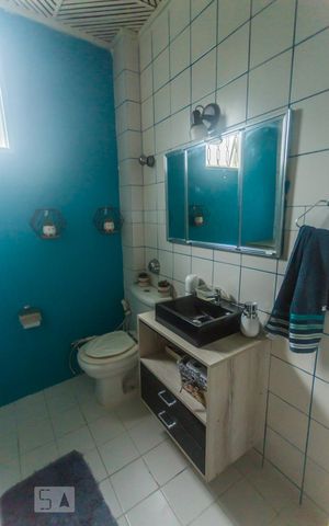 Casa de condomínio para alugar com 380m², 3 quartos e 2 vagasBanheiro do Corredor