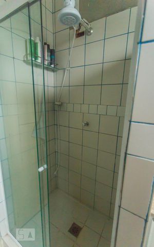 Casa de condomínio para alugar com 380m², 3 quartos e 2 vagasBanheiro do Corredor
