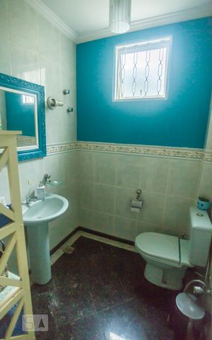 Casa de condomínio para alugar com 380m², 3 quartos e 2 vagasBanheiro