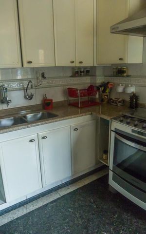 Casa de condomínio para alugar com 380m², 3 quartos e 2 vagasCozinha