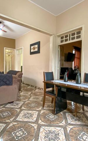 Casa à venda com 140m², 2 quartos e sem vaga Casa à venda com 140m², 2 quartos e sem vagaSala