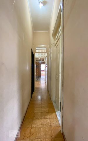 Casa à venda com 140m², 2 quartos e sem vaga Casa à venda com 140m², 2 quartos e sem vagaCorredor