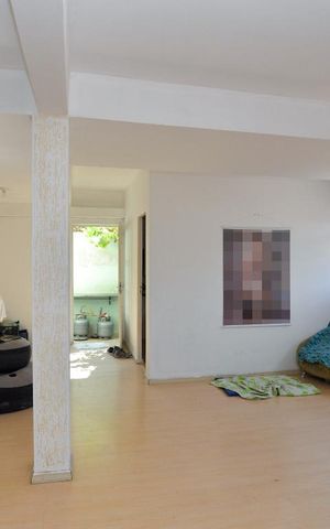 Casa à venda com 253m², 5 quartos e 4 vagas Casa à venda com 253m², 5 quartos e 4 vagasSalão de Festas