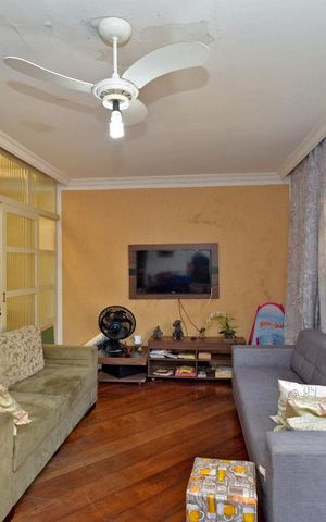 Casa à venda com 253m², 5 quartos e 4 vagas Casa à venda com 253m², 5 quartos e 4 vagasSala