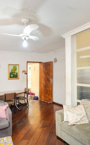 Casa à venda com 253m², 5 quartos e 4 vagas Casa à venda com 253m², 5 quartos e 4 vagasSala