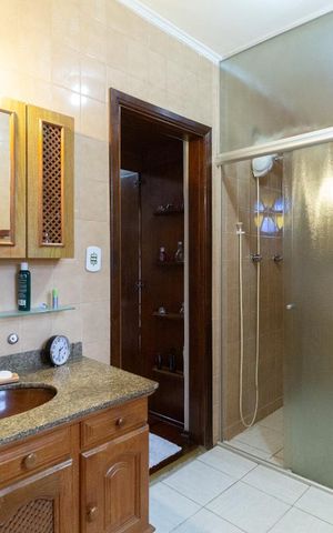 Casa à venda com 340m², 3 quartos e 3 vagas Casa à venda com 340m², 3 quartos e 3 vagasBanheiro 2