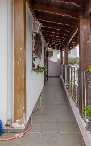 Casa à venda com 340m², 3 quartos e 3 vagas Casa à venda com 340m², 3 quartos e 3 vagasSacada