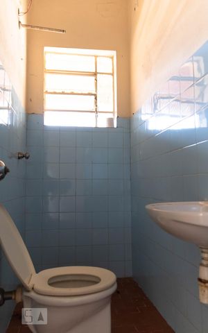 Casa à venda com 156m², 3 quartos e 2 vagasBanheiro de Serviço