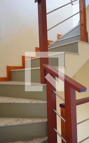 Casa à venda com 152m², 2 quartos e 2 vagasAcesso a terceiro piso