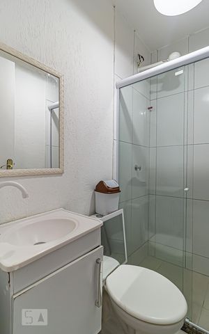 Casa de condomínio para alugar com 208m², 4 quartos e 1 vaga Casa de condomínio para alugar com 208m², 4 quartos e 1 vagaBanheiro Social