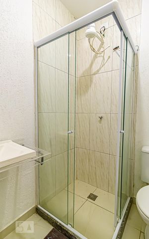 Casa de condomínio para alugar com 208m², 4 quartos e 1 vaga Casa de condomínio para alugar com 208m², 4 quartos e 1 vagaBanheiro da Suíte 3