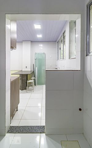 Casa de condomínio para alugar com 208m², 4 quartos e 1 vaga Casa de condomínio para alugar com 208m², 4 quartos e 1 vagaÁrea de Serviço