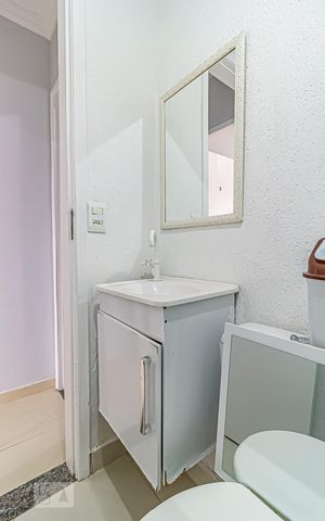 Casa de condomínio para alugar com 208m², 4 quartos e 1 vaga Casa de condomínio para alugar com 208m², 4 quartos e 1 vagaBanheiro Social