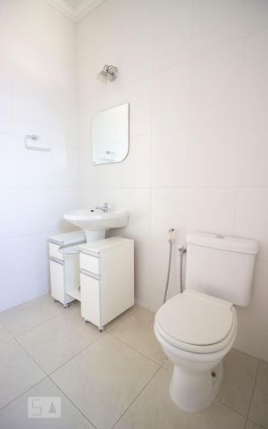 Casa para alugar com 210m², 4 quartos e 2 vagasBanheiro da Suíte
