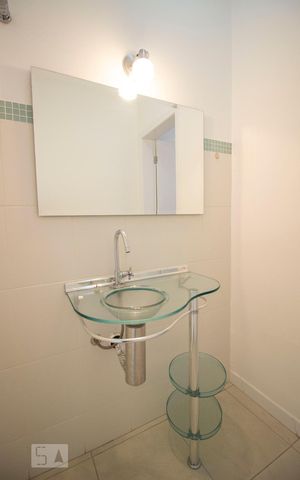 Casa para alugar com 210m², 4 quartos e 2 vagasLavabo