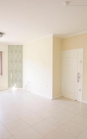 Casa para alugar com 210m², 4 quartos e 2 vagasSala