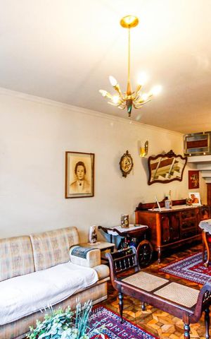 Casa à venda com 234m², 4 quartos e 2 vagas Casa à venda com 234m², 4 quartos e 2 vagasSala