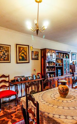Casa à venda com 234m², 4 quartos e 2 vagas Casa à venda com 234m², 4 quartos e 2 vagasSala de jantar