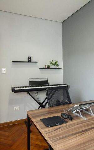 Casa à venda com 380m², 6 quartos e 7 vagas Casa à venda com 380m², 6 quartos e 7 vagasQuarto