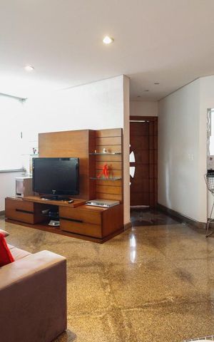 Casa à venda com 380m², 6 quartos e 7 vagas Casa à venda com 380m², 6 quartos e 7 vagasSala