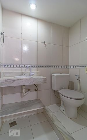 Apartamento à venda com 75m², 3 quartos e 1 vaga Apartamento à venda com 75m², 3 quartos e 1 vagaBanheiro da Suíte