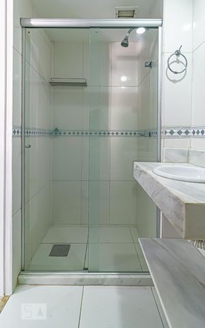 Apartamento à venda com 75m², 3 quartos e 1 vaga Apartamento à venda com 75m², 3 quartos e 1 vagaBanheiro da Suíte