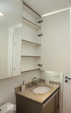 Apartamento à venda com 77m², 2 quartos e 2 vagasBanheiro da Suíte 2