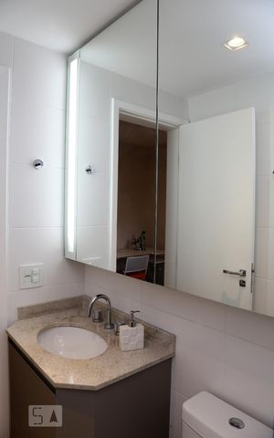 Apartamento à venda com 77m², 2 quartos e 2 vagasBanheiro da Suíte 1