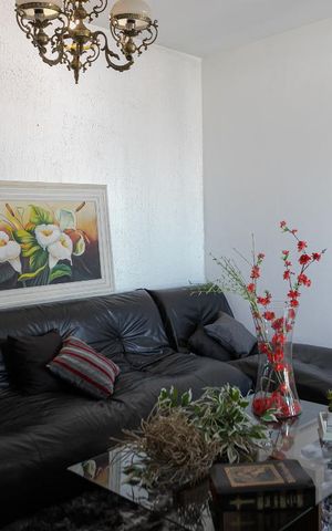 Casa à venda com 298m², 4 quartos e 2 vagasSala