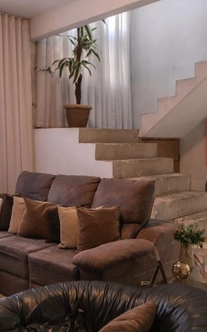Casa à venda com 298m², 4 quartos e 2 vagasSala de TV