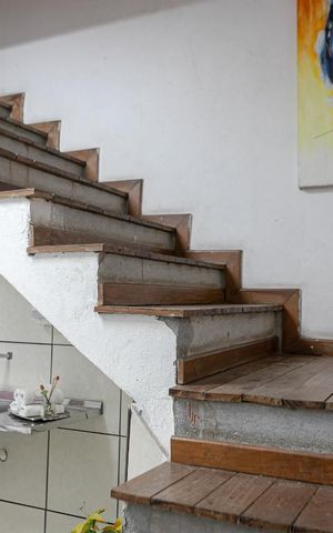 Casa à venda com 298m², 4 quartos e 2 vagasEscada