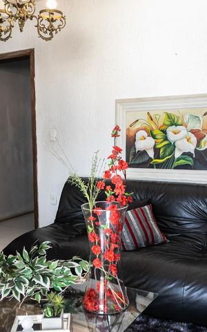 Casa à venda com 298m², 4 quartos e 2 vagasSala