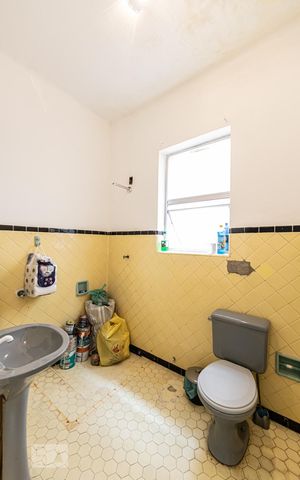 Casa à venda com 300m², 5 quartos e sem vaga Casa à venda com 300m², 5 quartos e sem vagaBanheiro Social